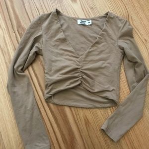 Tiger mist beige scrunched v-neck cropped shirt